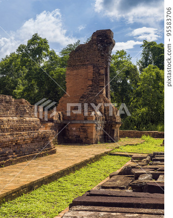 Vietnam World Heritage My Son Sanctuary Group H Ruins / My Son, Vietnam Vietnam World Heritage My Son Sanctuary Group H Ruins / My Son, Vietnam 95583706