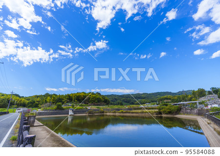 秋天的藍天白雲[奈良斑鳩町天麥池周邊] 95584088