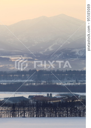 Scenery with farms in the Tokachi region of Hokkaido Scenery with farms in the Tokachi region of Hokkaido 95585089