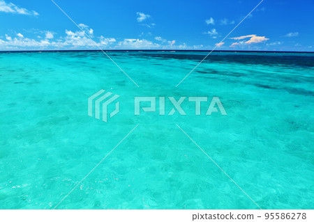 Okinawa Miyakojima blue sky and sea 95586278