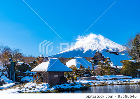 [冬季素材]冬天的忍野八海[山梨縣] 95586646