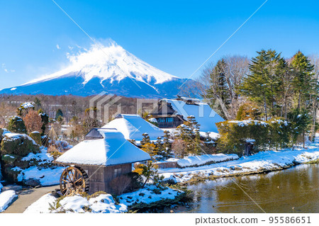 [冬季素材]冬天的忍野八海[山梨縣] 95586651