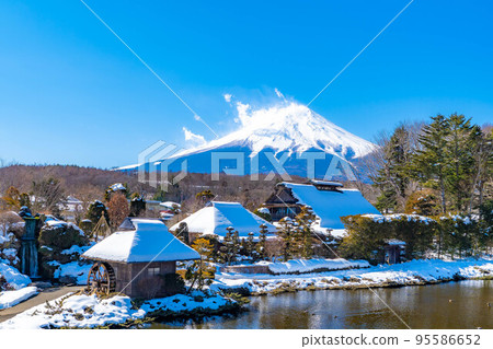 [冬季素材]冬天的忍野八海[山梨縣] 95586652