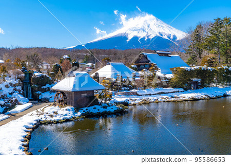 [冬季素材]冬天的忍野八海[山梨縣] 95586653