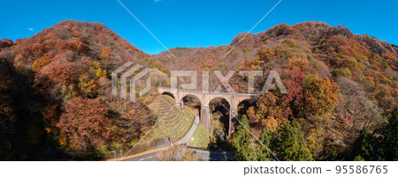 鳥瞰圖【群馬縣】梅根橋（臼井峠）的紅葉 95586765