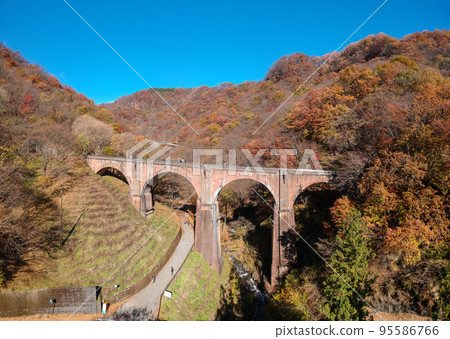 鳥瞰圖【群馬縣】梅根橋（臼井峠）的紅葉 95586766