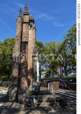 和平公園被核爆的浦上天主堂的牆壁（原子彈爆炸的中心）[長崎縣長崎市] 95587293