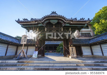 Kenshoji Temple Sanmon Tsukijibei (Kyuhoji, Yao City, Osaka Prefecture) 95588974
