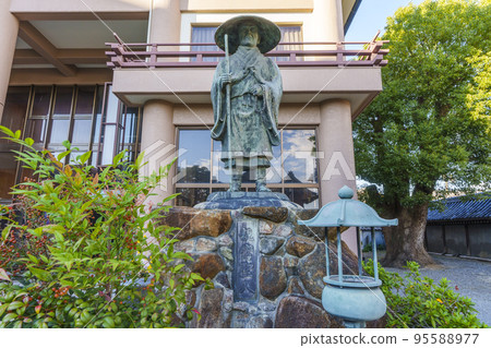 Kenshoji Temple Precincts Shinran Shonin Statue (Kyuhoji, Yao City, Osaka Prefecture) Kenshoji Temple Precincts Shinran Shonin Statue (Kyuhoji, Yao City, Osaka Prefecture) 95588977