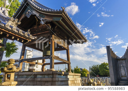 建勝寺鐘樓（大阪府八尾市久法寺） 95588983