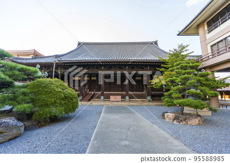 Kenshoji Temple Main Hall (Kyuhoji, Yao City, Osaka Prefecture) 95588985