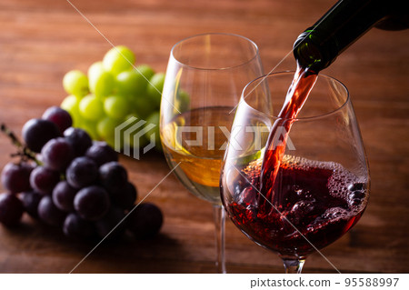 Two glasses of wine and grapes Two glasses of wine and grapes 95588997
