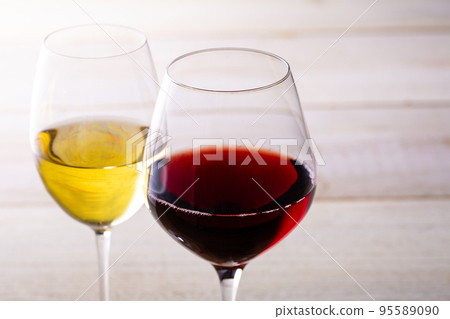 Two glasses of wine Two glasses of wine 95589090