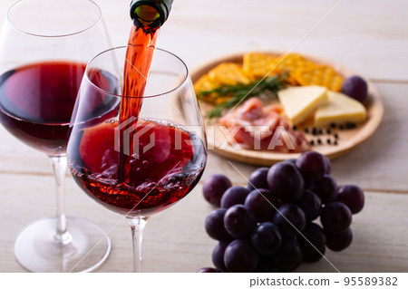 Red wine and food 95589382