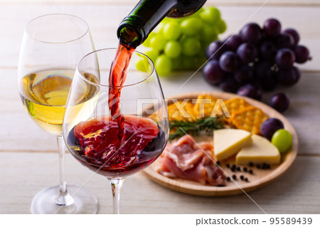 Wine and snacks Wine and snacks 95589439