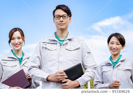 serious and honest engineer 95589626