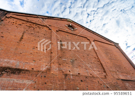 愛知縣半田市 Kabuto 啤酒廠半田紅磚建築牆壁上的戰時機槍射擊遺跡 愛知縣半田市 Kabuto 啤酒廠半田紅磚建築牆壁上的戰時機槍射擊遺跡 95589651