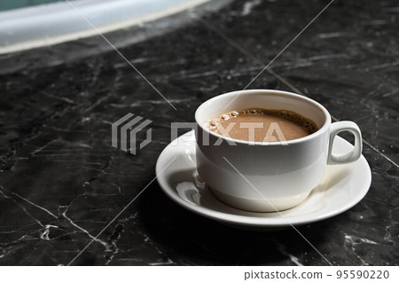 大理石桌上的熱咖啡,咖啡,coffee,馬克杯 大理石桌上的熱咖啡,咖啡,coffee,馬克杯 95590220