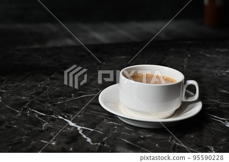 大理石桌上的熱咖啡,咖啡,coffee,馬克杯 大理石桌上的熱咖啡,咖啡,coffee,馬克杯 95590228