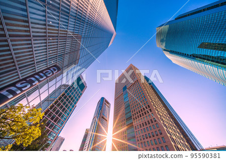Tokyo cityscape in Japan New scenery of Diamond Shiodome and Shiodome. Office buildings shining in sunlight = October 20 95590381