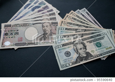 Japanese yen and US dollar banknotes 95590640