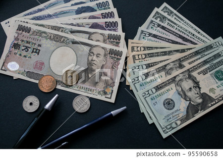 Japanese yen and US dollar banknotes Japanese yen and US dollar banknotes 95590658