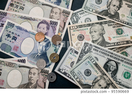 日元和美元紙幣 日元和美元紙幣 95590669