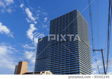 Large-scale twin tower apartment in front of Osaka "Kyuhoji" station Large-scale twin tower apartment in front of Osaka "Kyuhoji" station 95591240