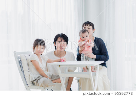 family playing with children 95592778