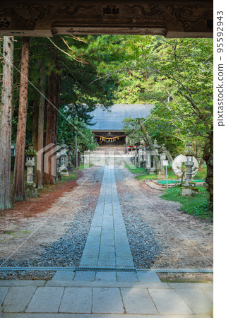 [Ariakeyama Shrine] Looking at the main building from the Yumei Gate [Azumino City] 95592943
