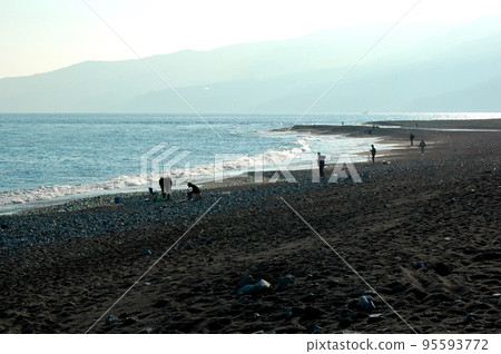People enjoying fishing at the mouth of the Sakawa River People enjoying fishing at the mouth of the Sakawa River 95593772