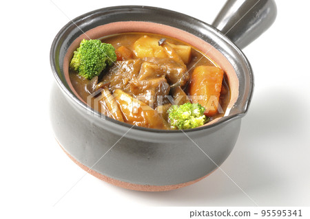 Shoot a beef stew with many ingredients such as broccoli, carrots, and shimeji mushrooms in a pot with a white background Shoot a beef stew with many ingredients such as broccoli, carrots, and shimeji mushrooms in a pot with a white background 95595341