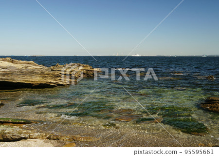 Yokosuka City Reef under the Kannonzaki lighthouse Yokosuka City Reef under the Kannonzaki lighthouse 95595661
