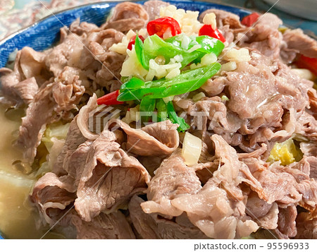 中國四川菜，酸辣湯（辣牛肉煮） 95596933