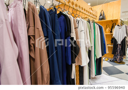 商場裡的精品店 95596940