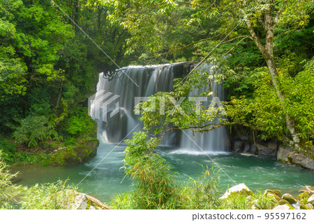 Scenery of Mizonokuchi Waterfall 95597162