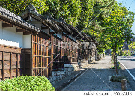 《Aichi Prefecture》Nagoya City Tokugawa garden wall in spring surrounded by fresh greenery 《Aichi Prefecture》Nagoya City Tokugawa garden wall in spring surrounded by fresh greenery 95597318