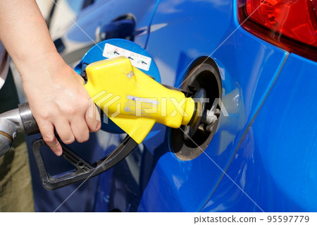 Refueling (self-service gas station) 95597779