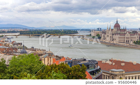 Margaret Bridge Danube Budapest Margaret Bridge Danube Budapest 95600446