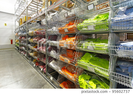 Warehouse shelves 95602737