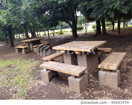 公園的長椅上 95603434