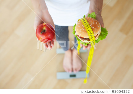 Choose between junk food versus healthy diet 95604332