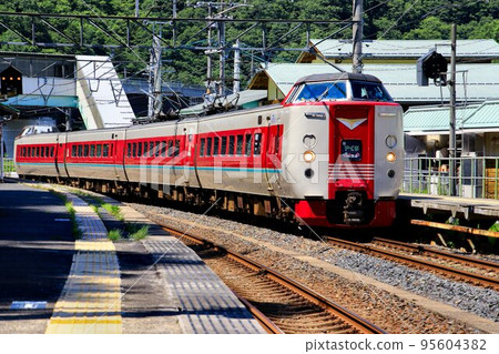 到八雲站在初夏的陽光下的出雲國...“特快八雲”系列381 到八雲站在初夏的陽光下的出雲國...“特快八雲”系列381 95604382