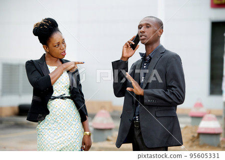 Conflict between a man and a businesswoman 95605331