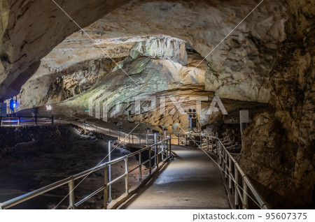 Magnificent underground palace Akiyoshido 95607375