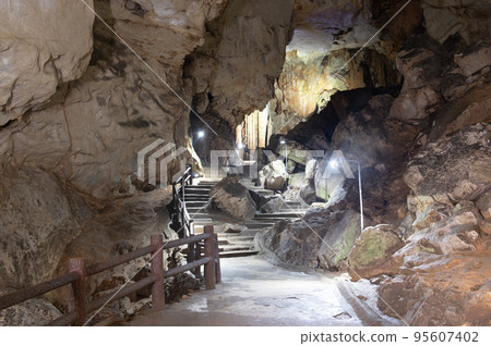 宏偉的地下宮殿秋吉堂 95607402