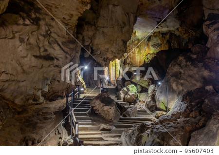 宏偉的地下宮殿秋吉堂 95607403