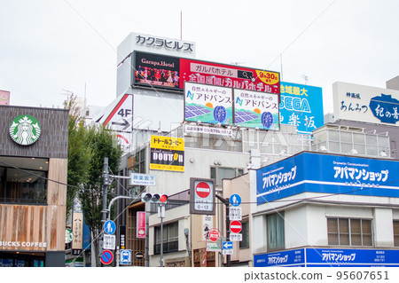 神樂坂下十字路口/東京都新宿區 神樂坂下十字路口/東京都新宿區 95607651