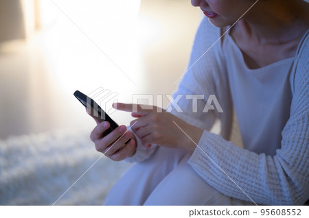 深夜令人不安的電子郵件 深夜令人不安的電子郵件 95608552