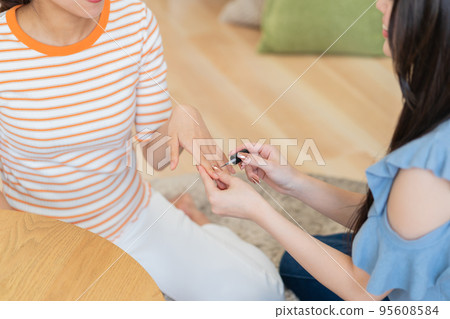 修指甲 指甲油 女生 95608584